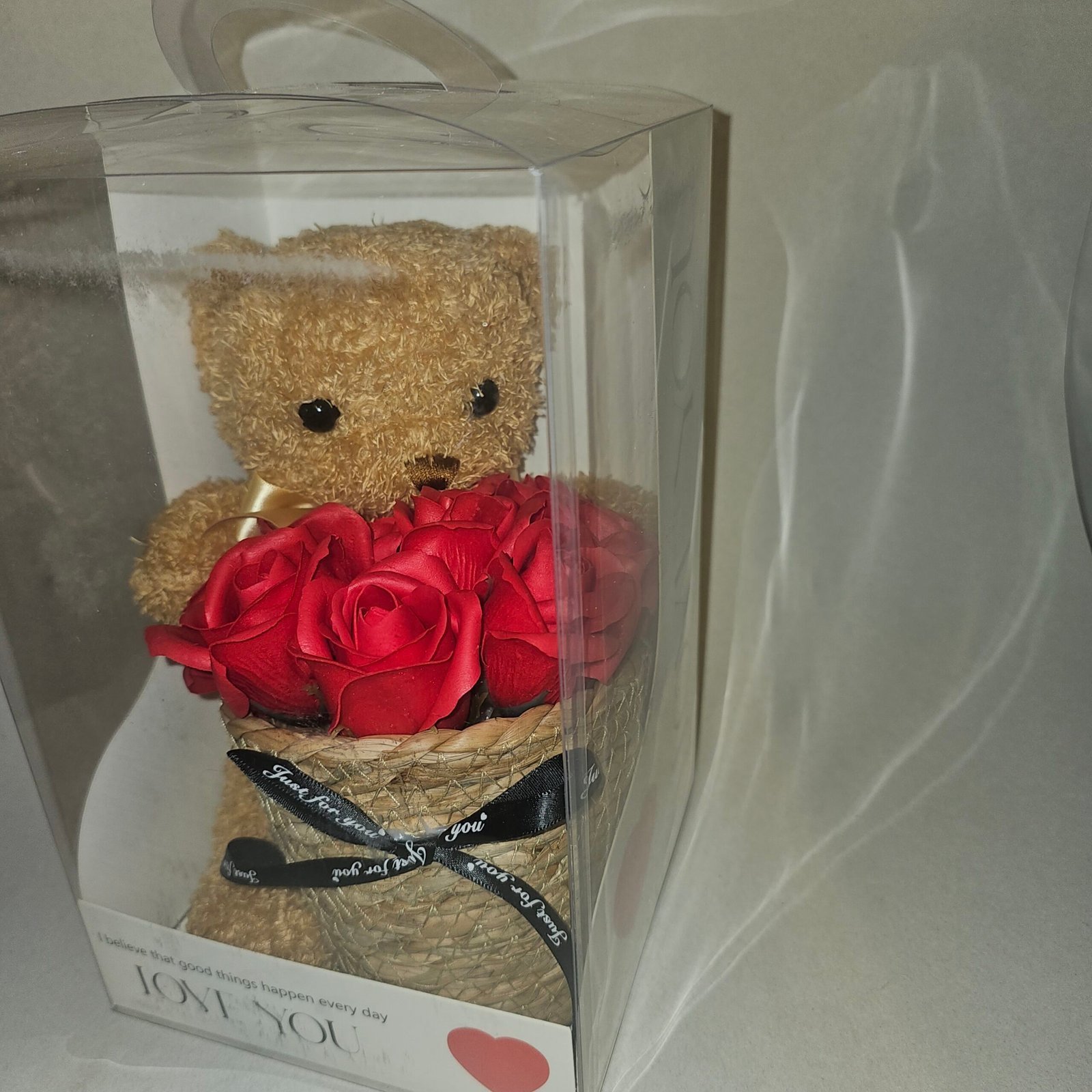 Αρκουδακι καφέ σε Κουτί με Μπουκέτο ή γλάστρα με τριαντάφυλλα κόκκινα 27cm