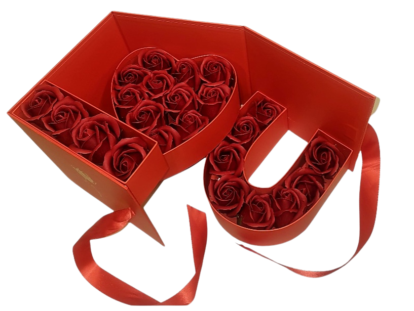 Τετράγωνο, Τριώροφο Κουτί κόκκινο 19.3*18.4*18.4 cm που ανοιγει πλήρως και σχηματίζει το I ❤️ U απο τριαντάφυλλα κοκκινα soap αρωματικα