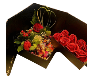 Luxury διωροφο Κουτί 22*18*18 cm με πλαϊνό άνοιγμα και συρτάρι. 1ος όροφος κόκκινα λουλουδια soap αρωματικα. Ισόγειο σύνθεση με λουλουδια & πρασιναδες εισαγωγης & διαφορα γλυκίσματα 65.00 ευρω