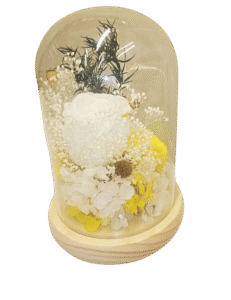 Γυάλα 20cm με άσπρο τριανταφυλλο forever, κίτρινα διακοσμητικα και φως led